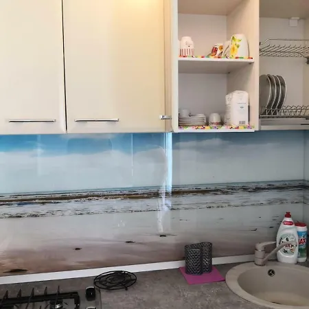 Lakeview Apartment *